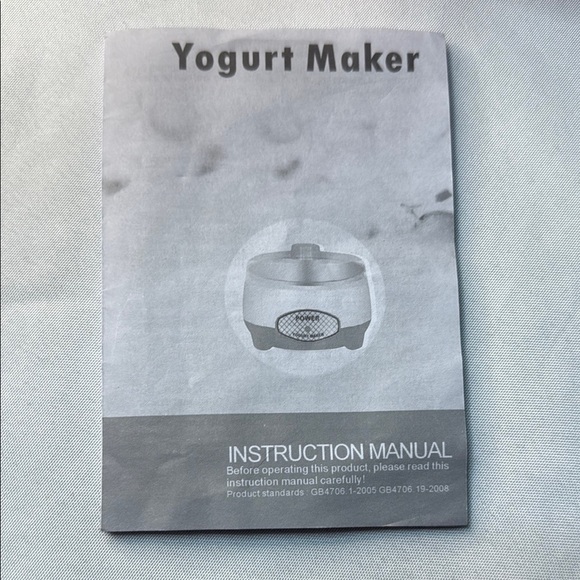 White and Pink Yogurt Maker with lid and instruction manual - Picture 7 of 9